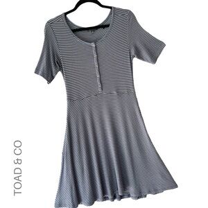 TOAD & CO | NWOT DAISY RIB STRIPED HENLEY DRESS POCKETS MICRO MODAL | MEDIUM